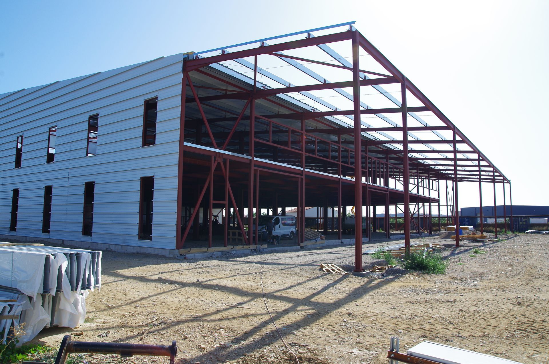 Travaux d'extension de charpente métallique d'un bâtiment