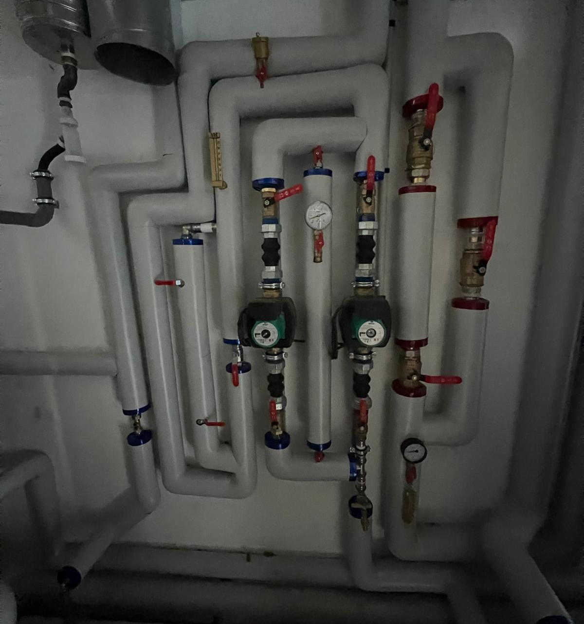 Tuyaux verticaux, réseaux colorifugés