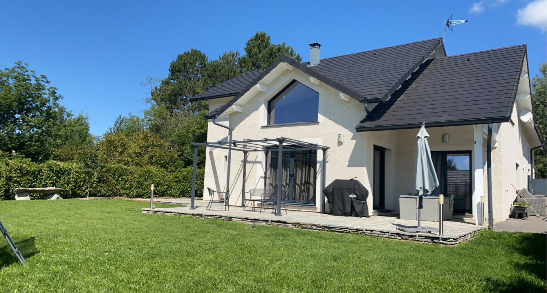 Création de maison avec terrasse et pergola extérieure