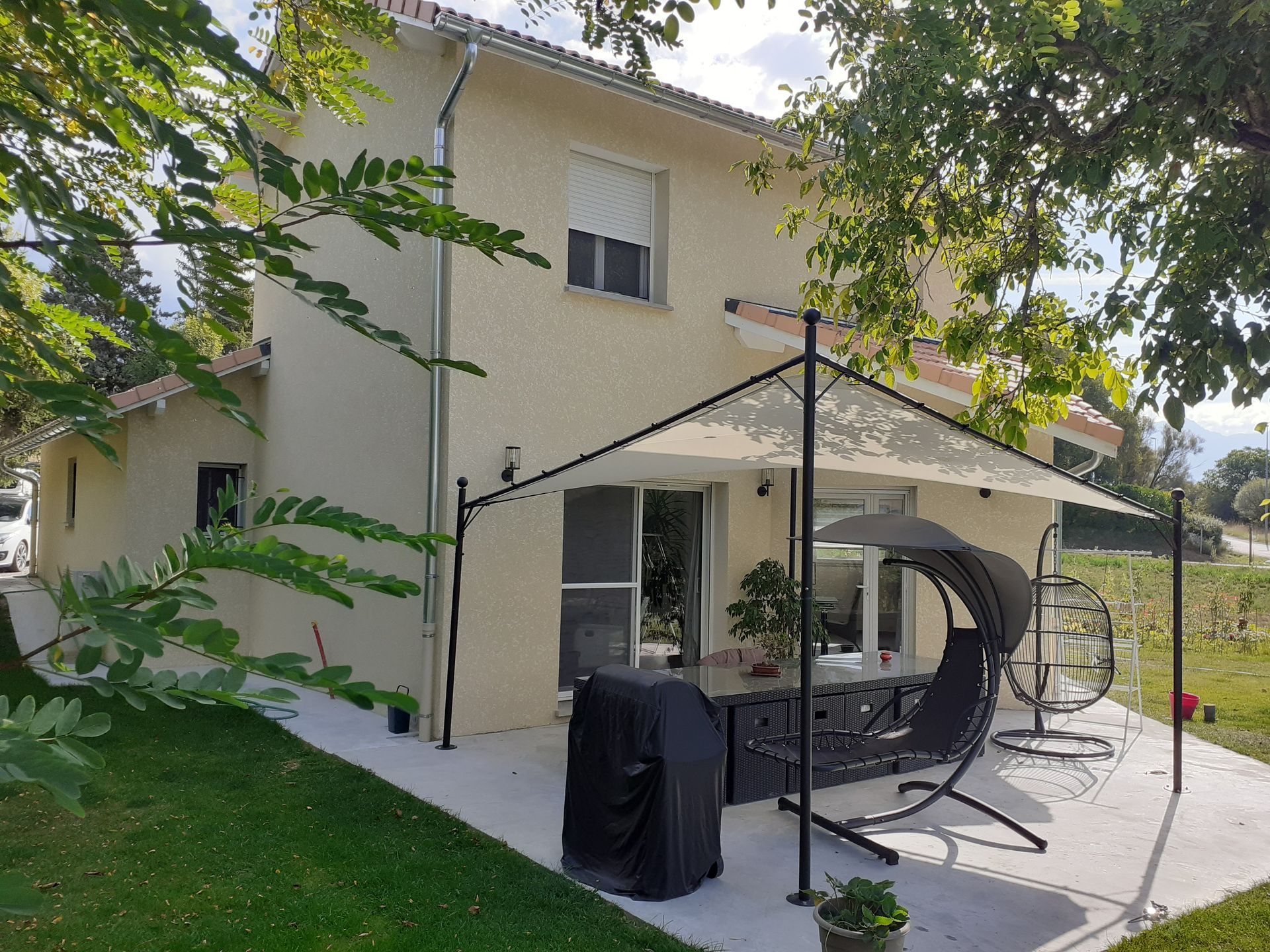 Aménagement d'extérieur pour une maison individuelle