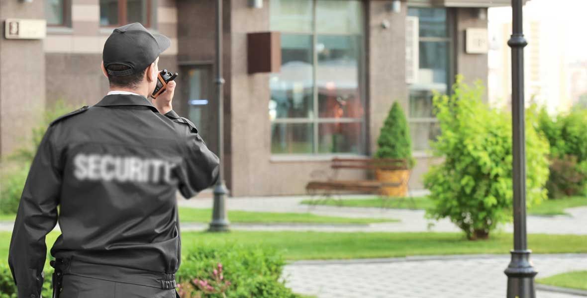 Vartija talon pihalla