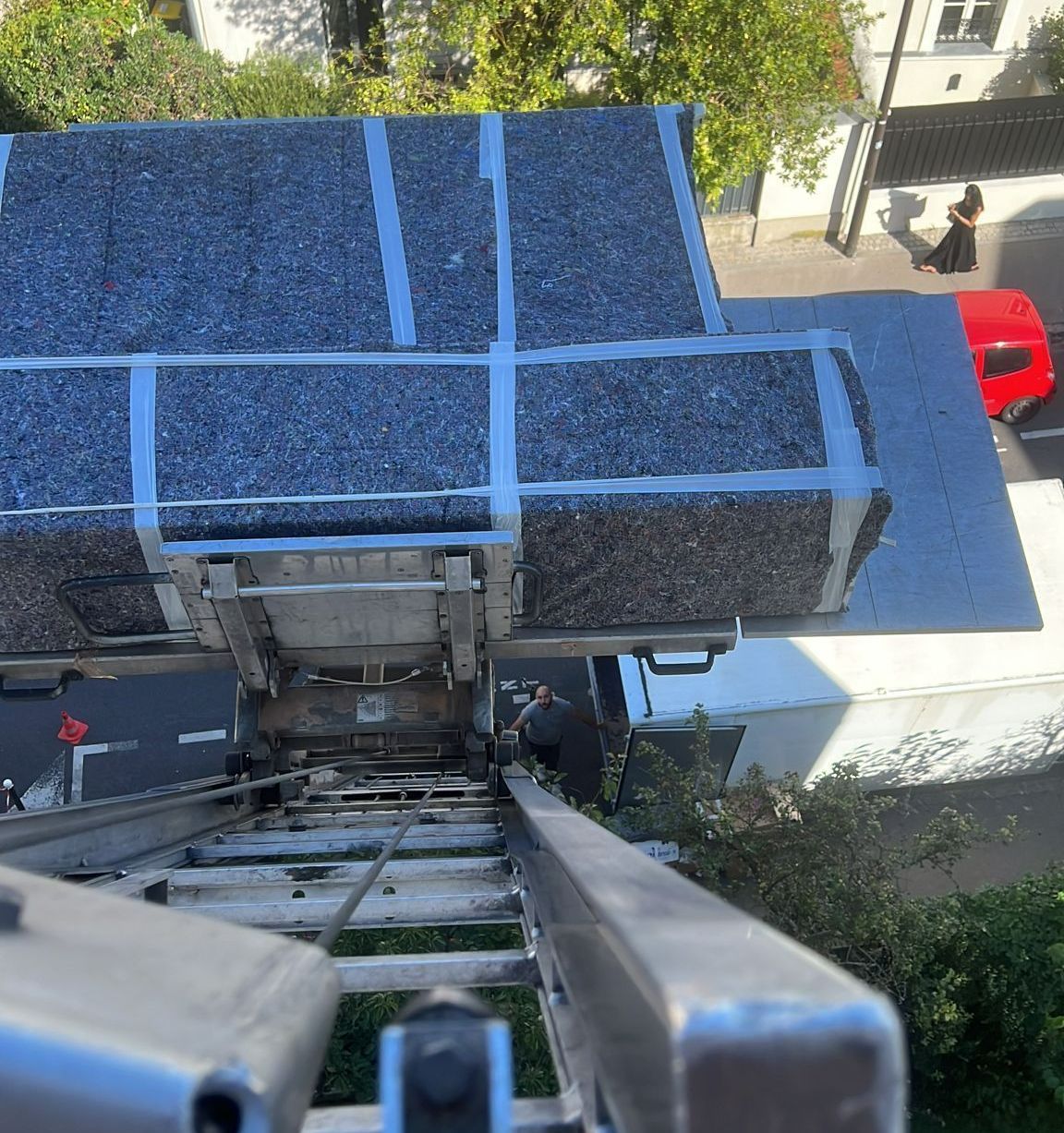 Photo d'un monte-meuble pour transférer le mobilier