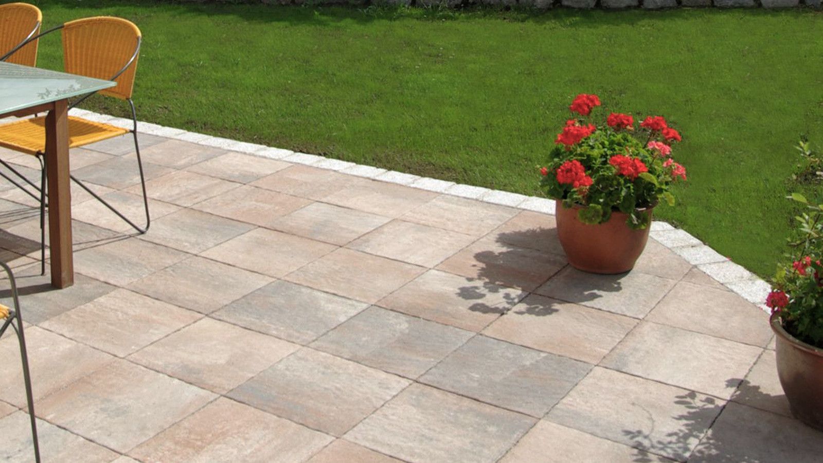 Sitzplatz Platten | Dienstleistungs-Service B. Kneubühler | Bauleitung, Umbau, Bauprojekte, Auskernung, Gartenbau | Kanton Zug