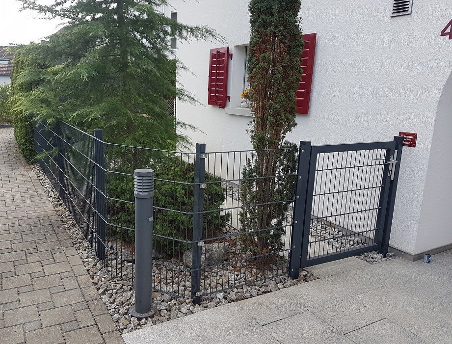 Gartenzaun | Dienstleistungs-Service B. Kneubühler | Bauleitung, Umbau, Bauprojekte, Auskernung, Gartenbau | Kanton Zug