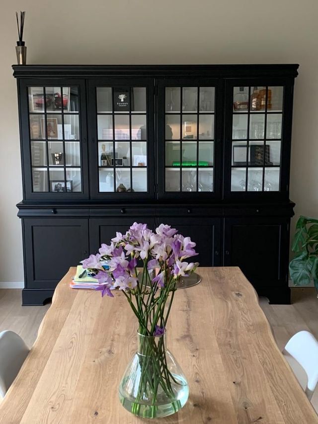 Laquage d'une table en bois massif