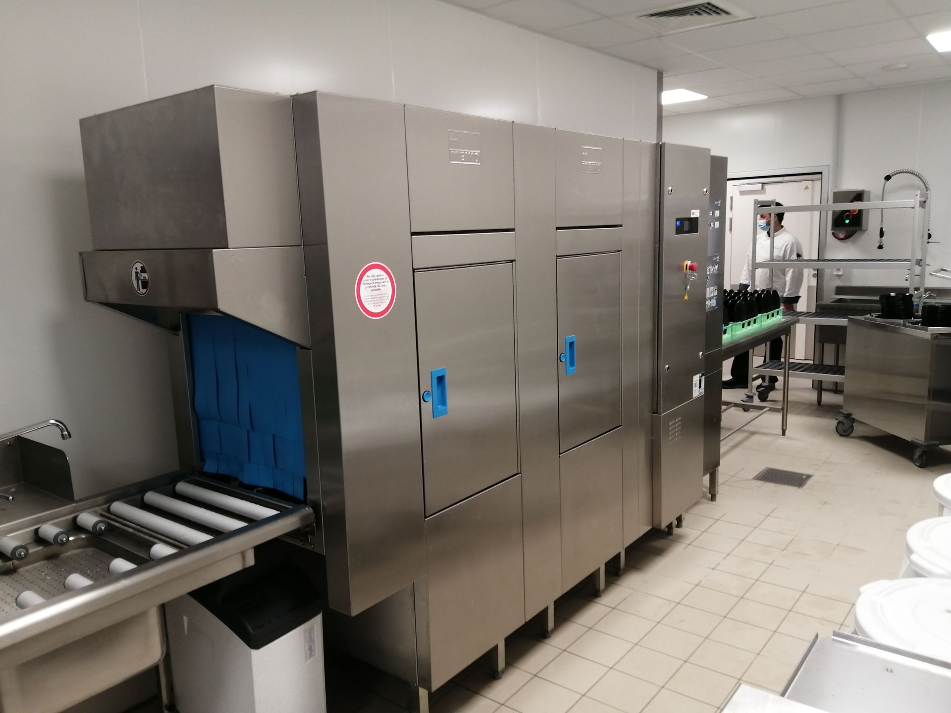 Frigos dans une cuisine professionnelle