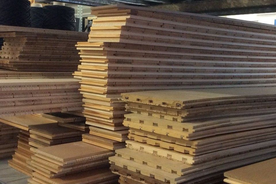 Holzstücke, Boden- und Wandbeläge Th. Keller