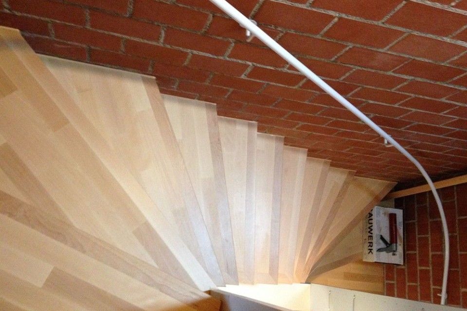 Treppe, Boden- und Wandbeläge Th. Keller