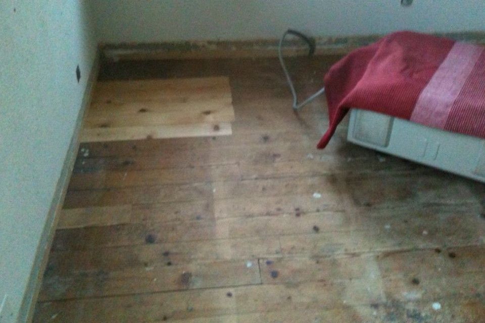 Kiefer-Boden vorher, Boden- und Wandbeläge Th. Keller