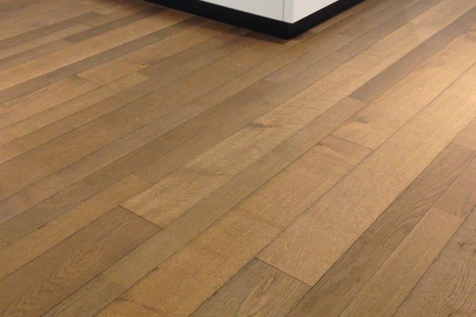 Parkett mit gebrauchtem Aussehen, Boden- und Wandbeläge Th. Keller