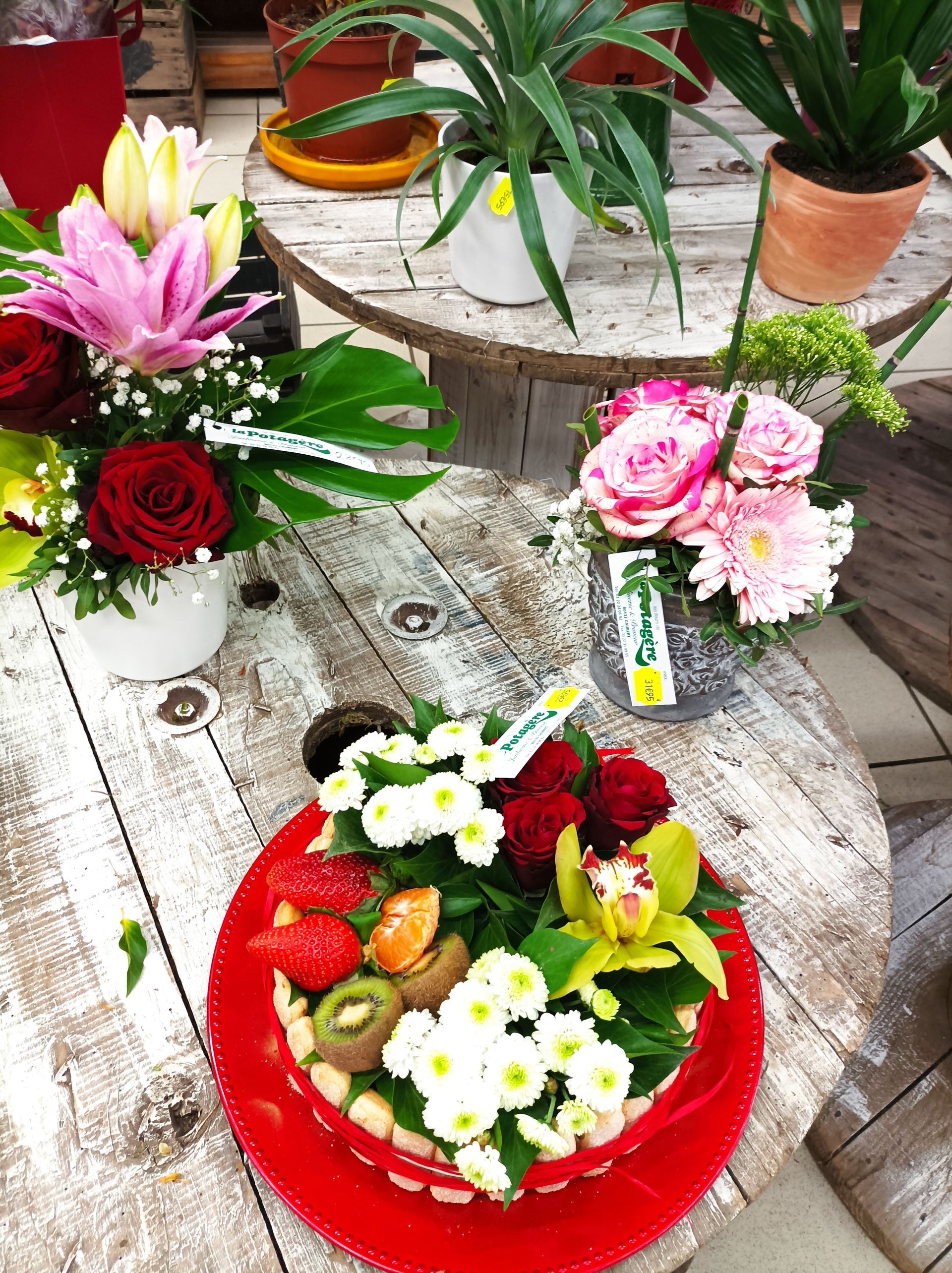 Compositions de bouquets fruités et fleuris