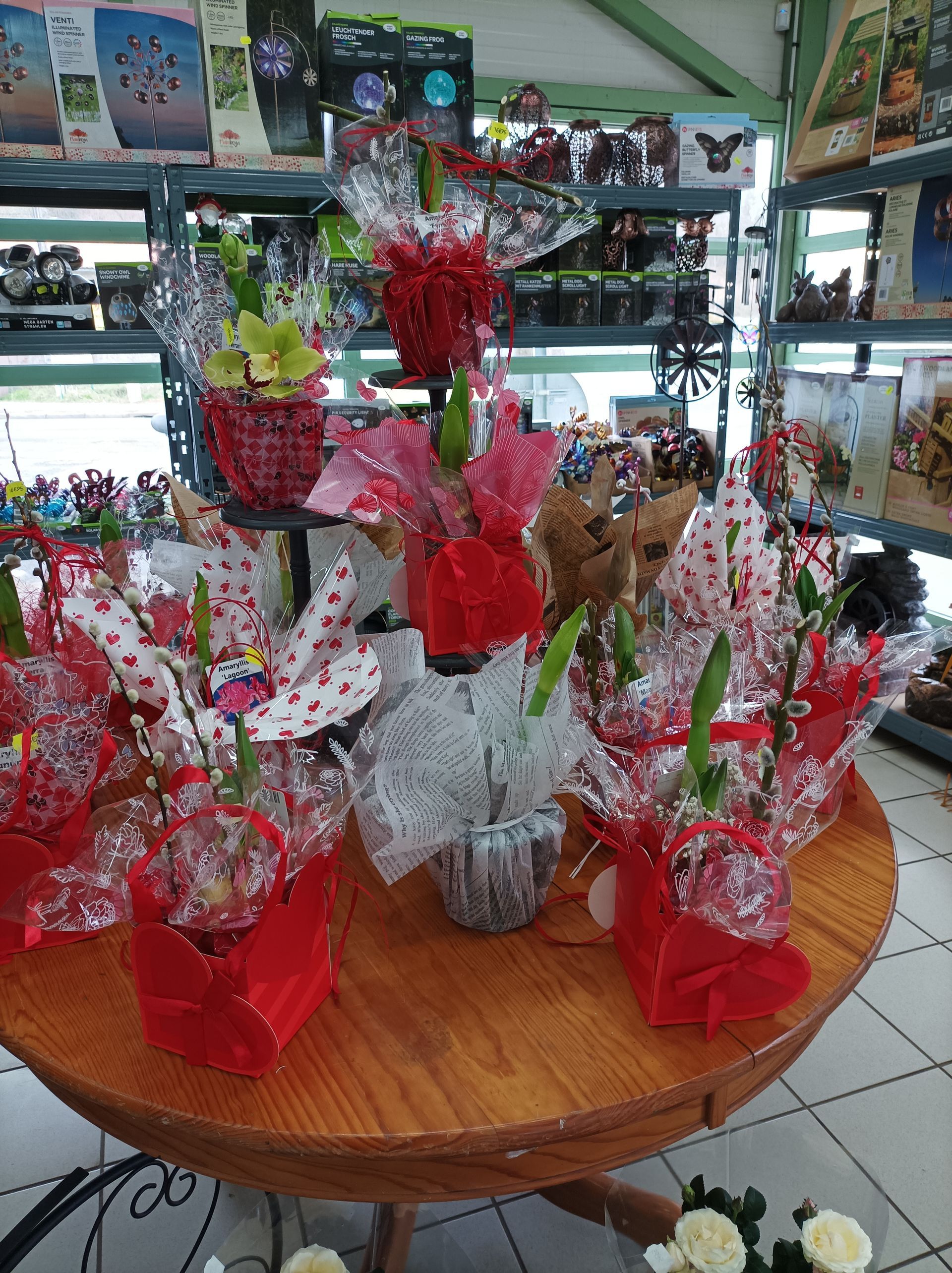 Plusieurs compositions de bouquets pour la St-Valentin