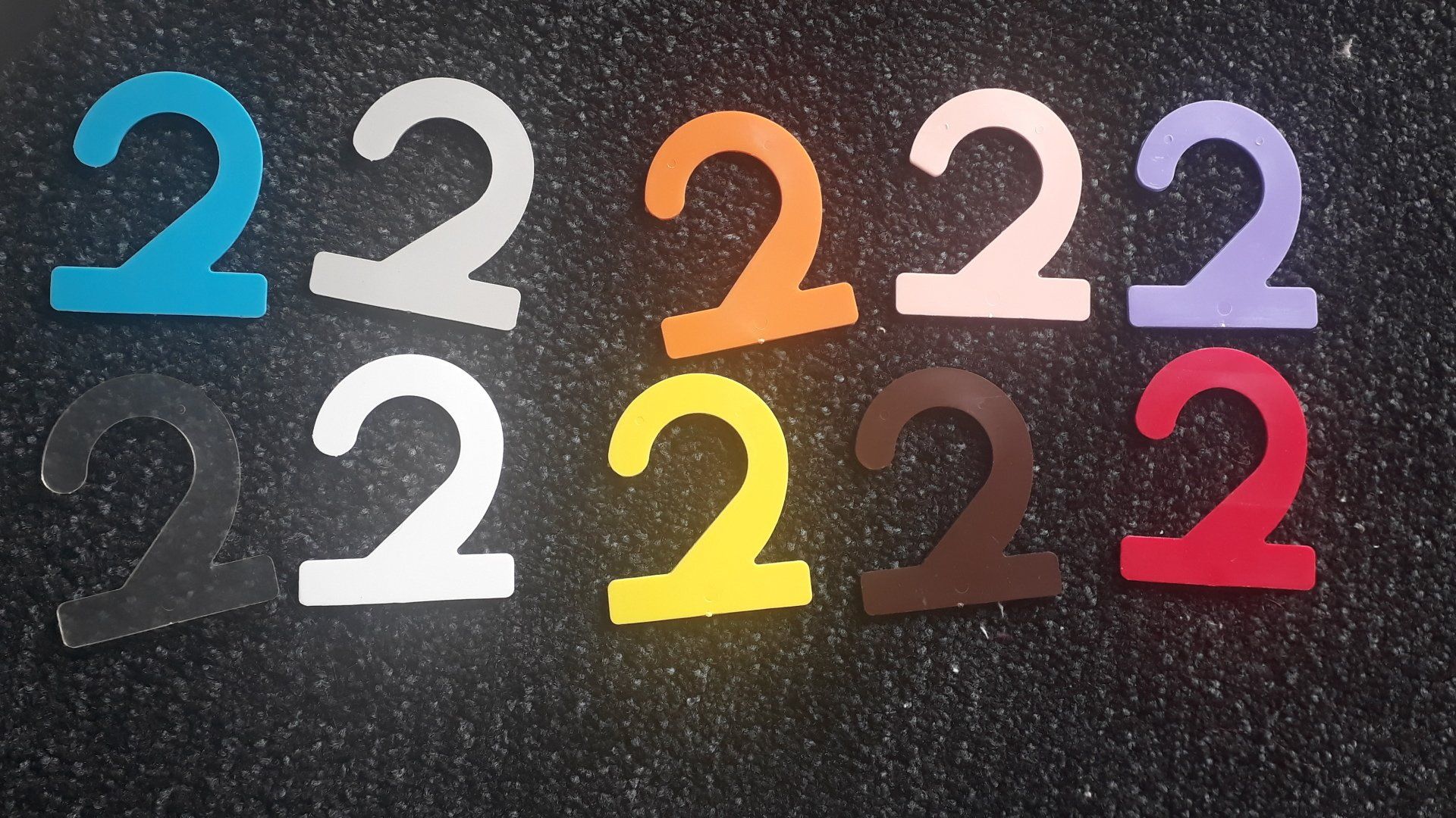 Crochets grands modèles divers coloris