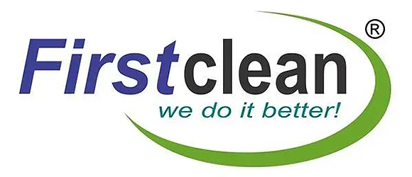 Logotipo da Firstclean: "First" em azul com "clean" em preto dentro de um arco verde, slogan "we do it better!"