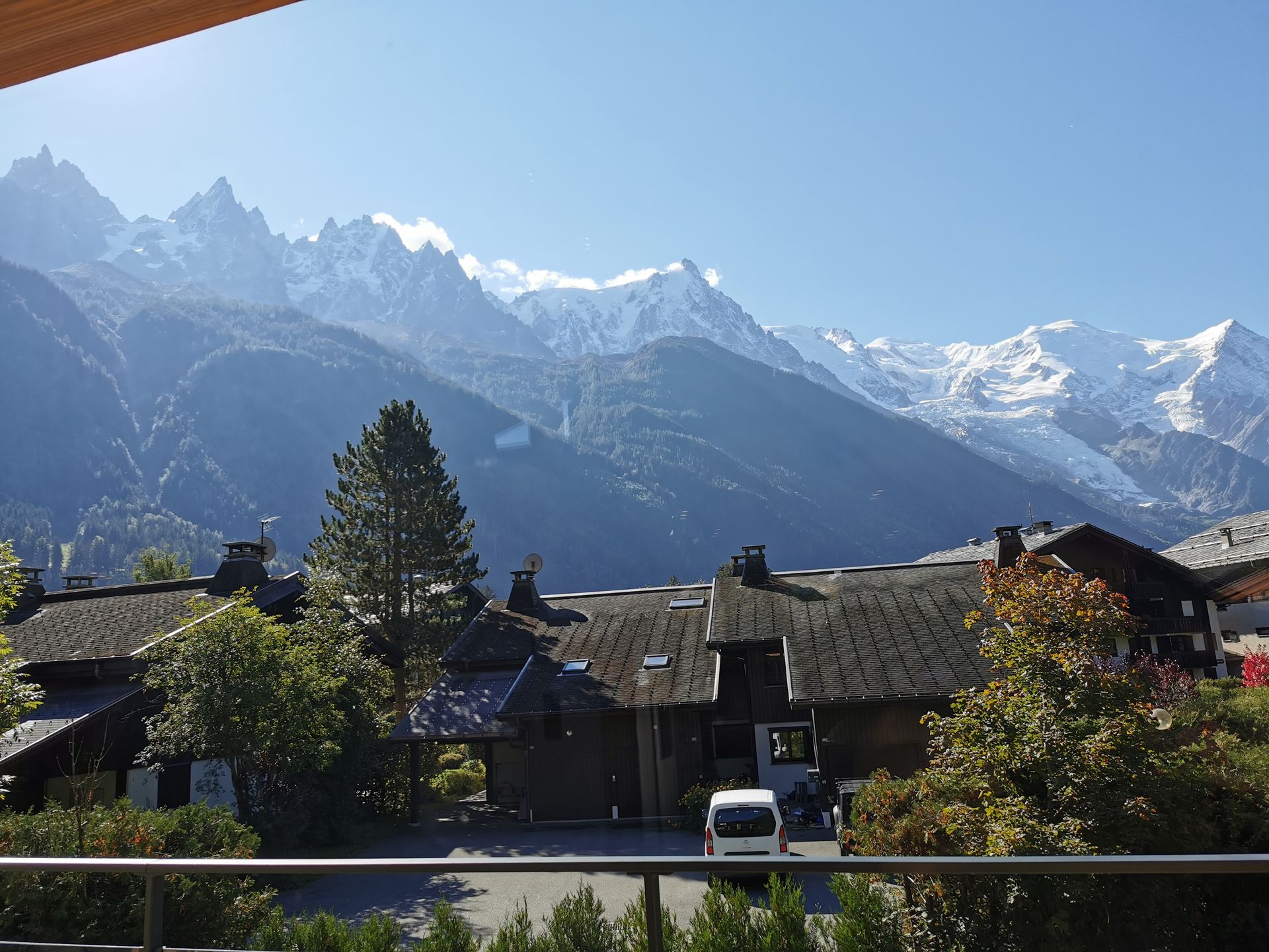 Des bâtiments résidentiels dans les Alpes