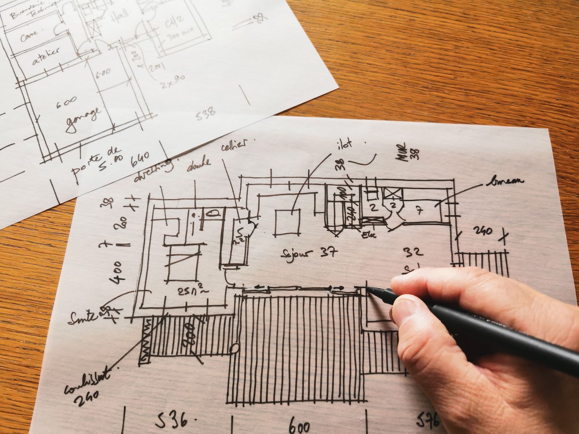 Des plans architecturaux dessinés
