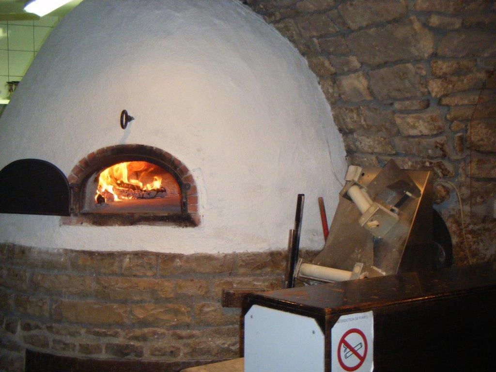Le Caveau à Baume-les-Dames (25) - pizzeria et restaurant traditionnel