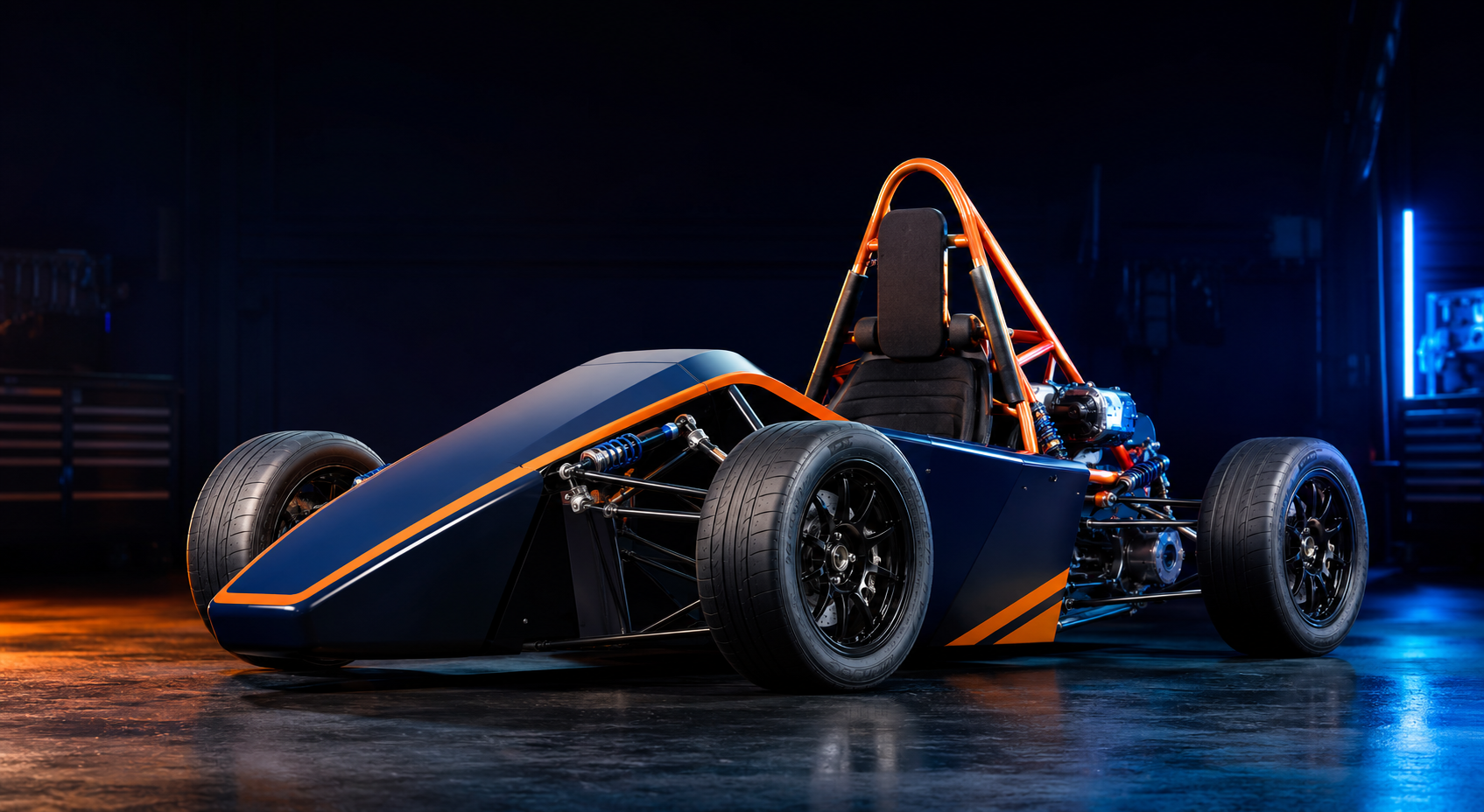 Konzeptbild des YilKar Azubi Racer in Dunkelblau und Orange