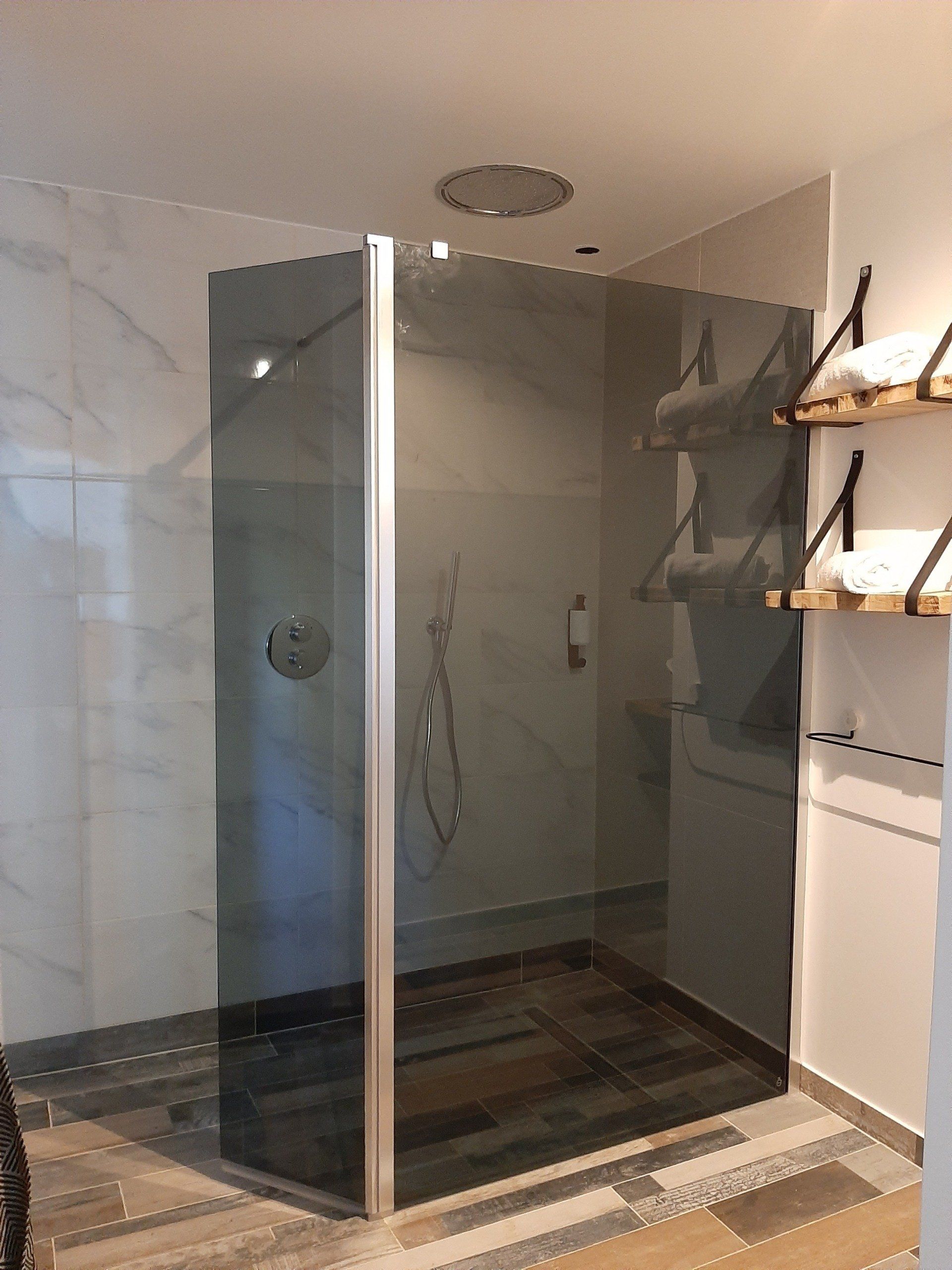 Réfection d'une douche d'une chambre d'hôtel