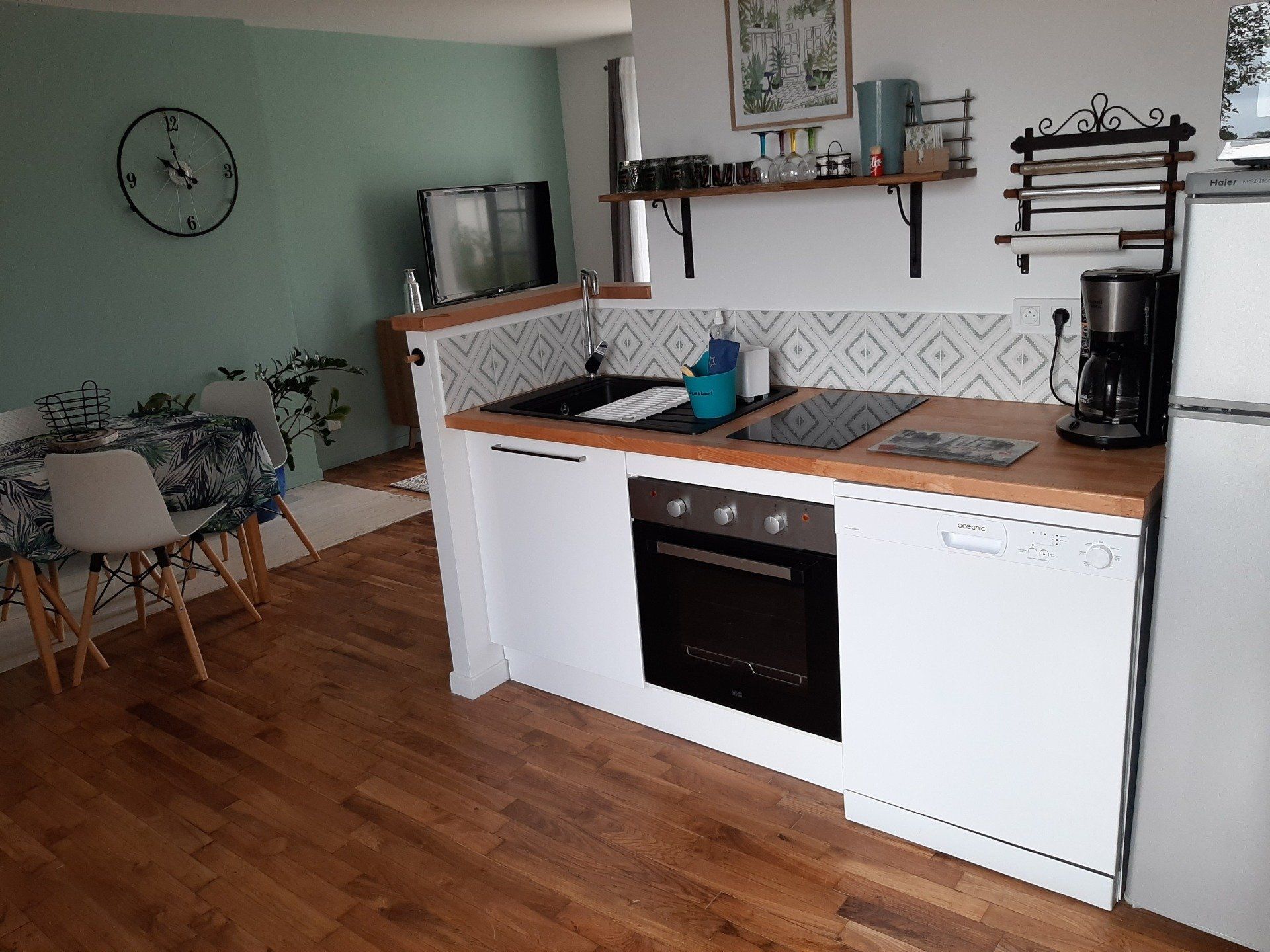 Photo d'une rénovation de cuisine équipé