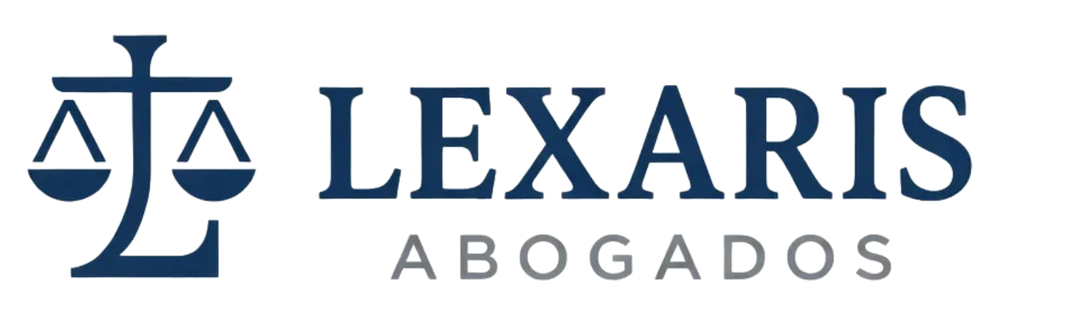 Logotipo para Lexaris Abogados, que presenta un icono de balanza estilizada en azul oscuro.