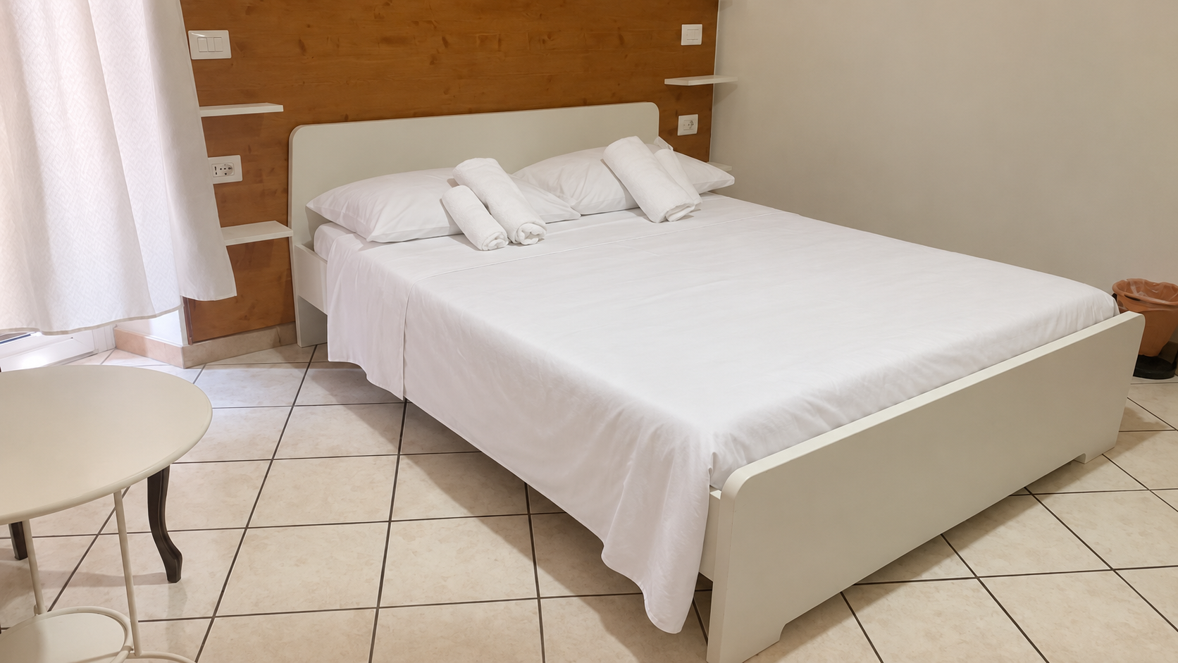 Room 4 — InTheCenter