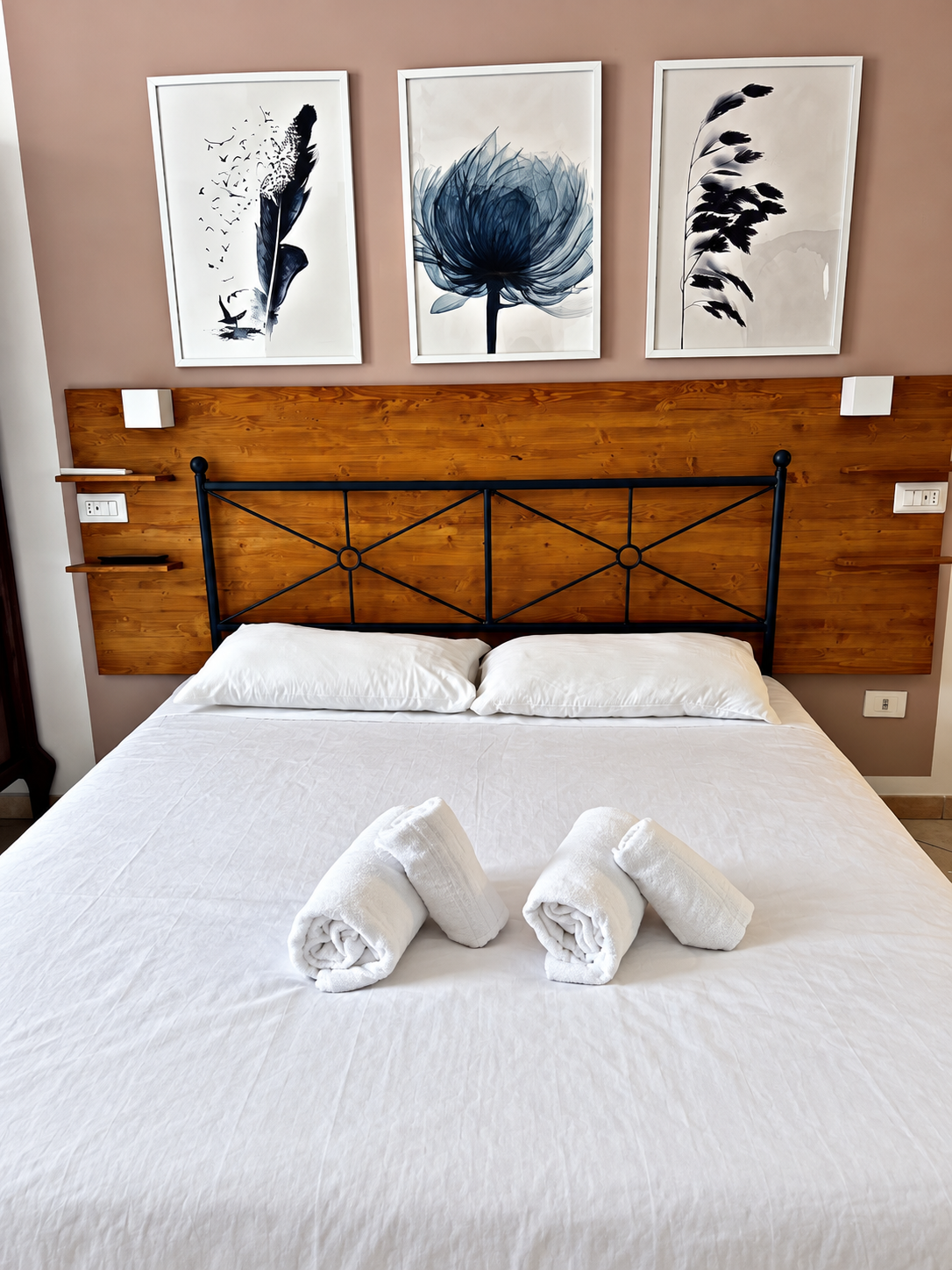 Room 2 — InTheCenter