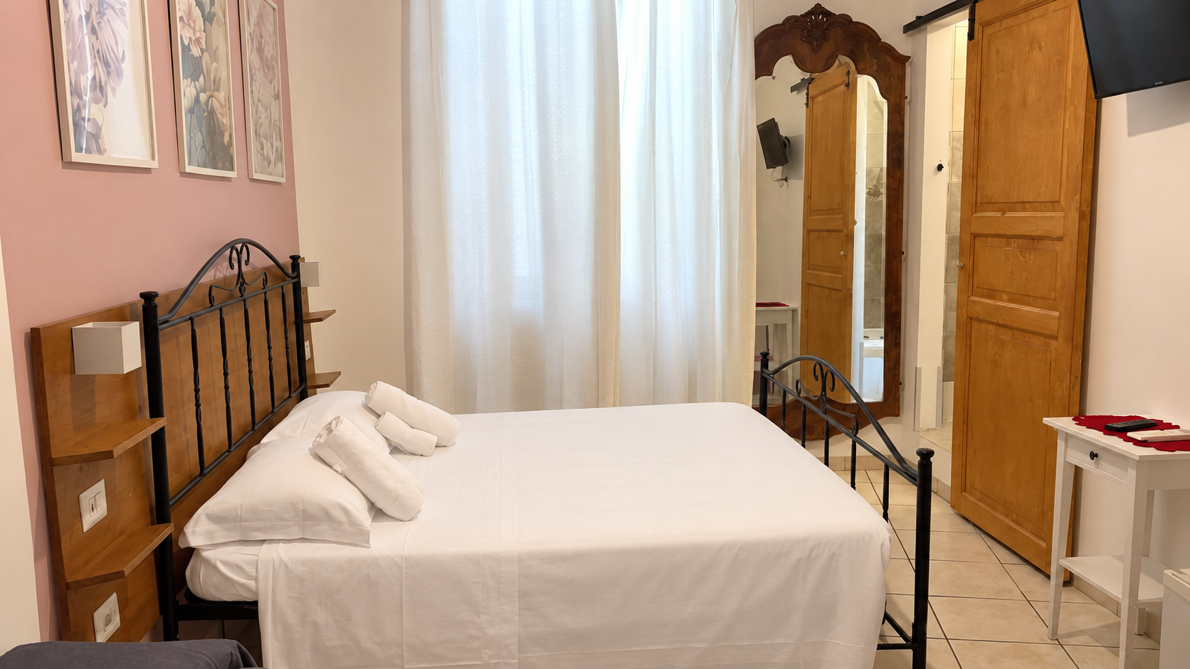 Room 1 — InTheCenter
