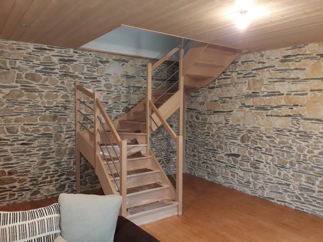 Escalier en hêtre lamellé avec lisse inox