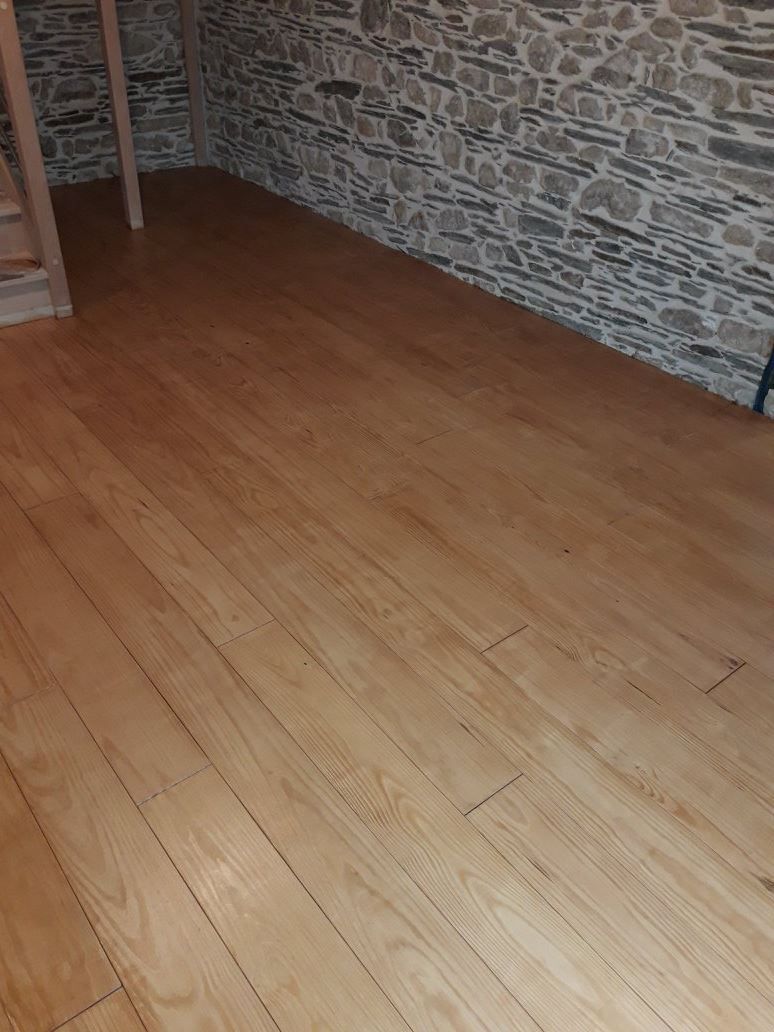 Parquet massif en pin de Caroline