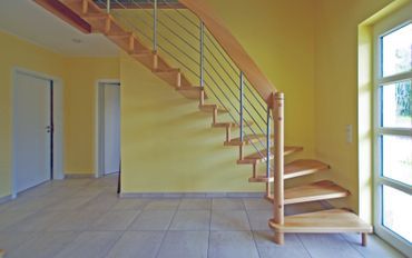 Offene Holztreppe