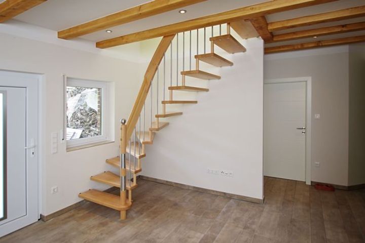 Bolzentreppe aus Holz