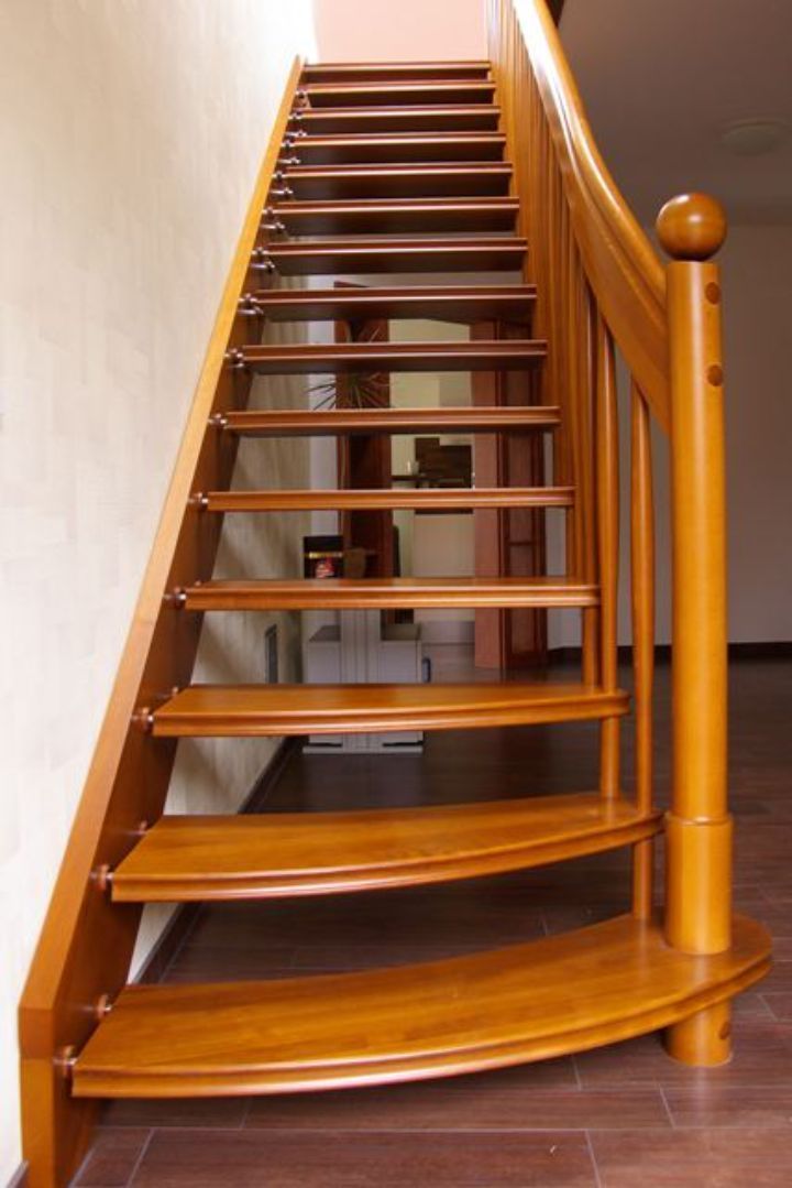 Bolzentreppe aus Holz