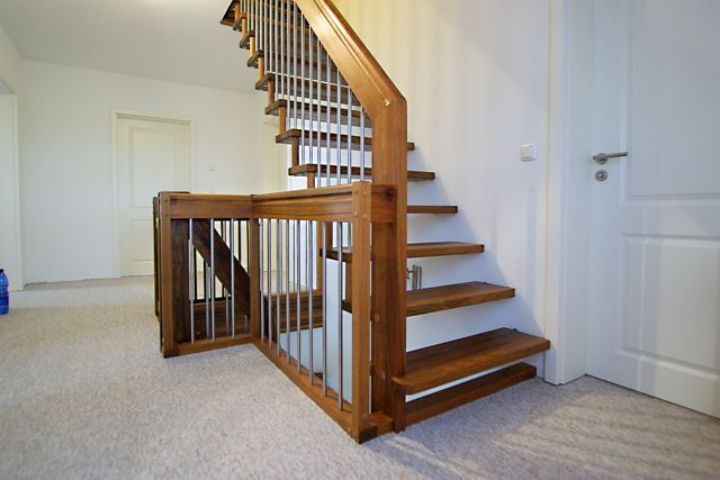 Bolzentreppe aus Holz