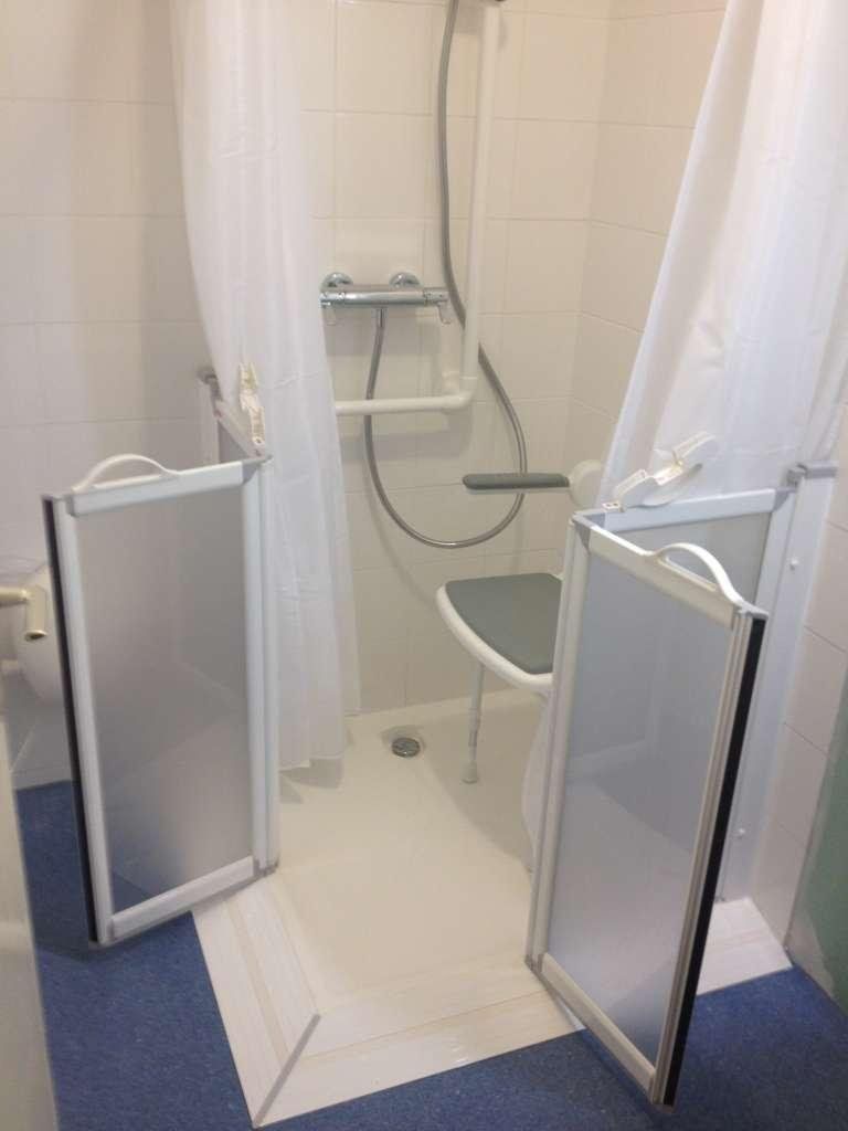 Création de douches pour PMR à Sarzeau, LB Plomberie 