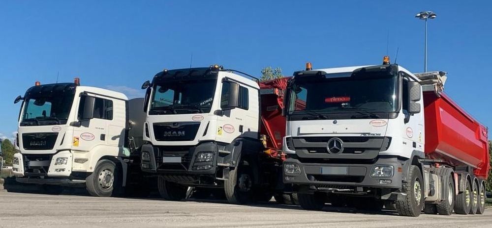 Flotte d'engins de chantier et de camions