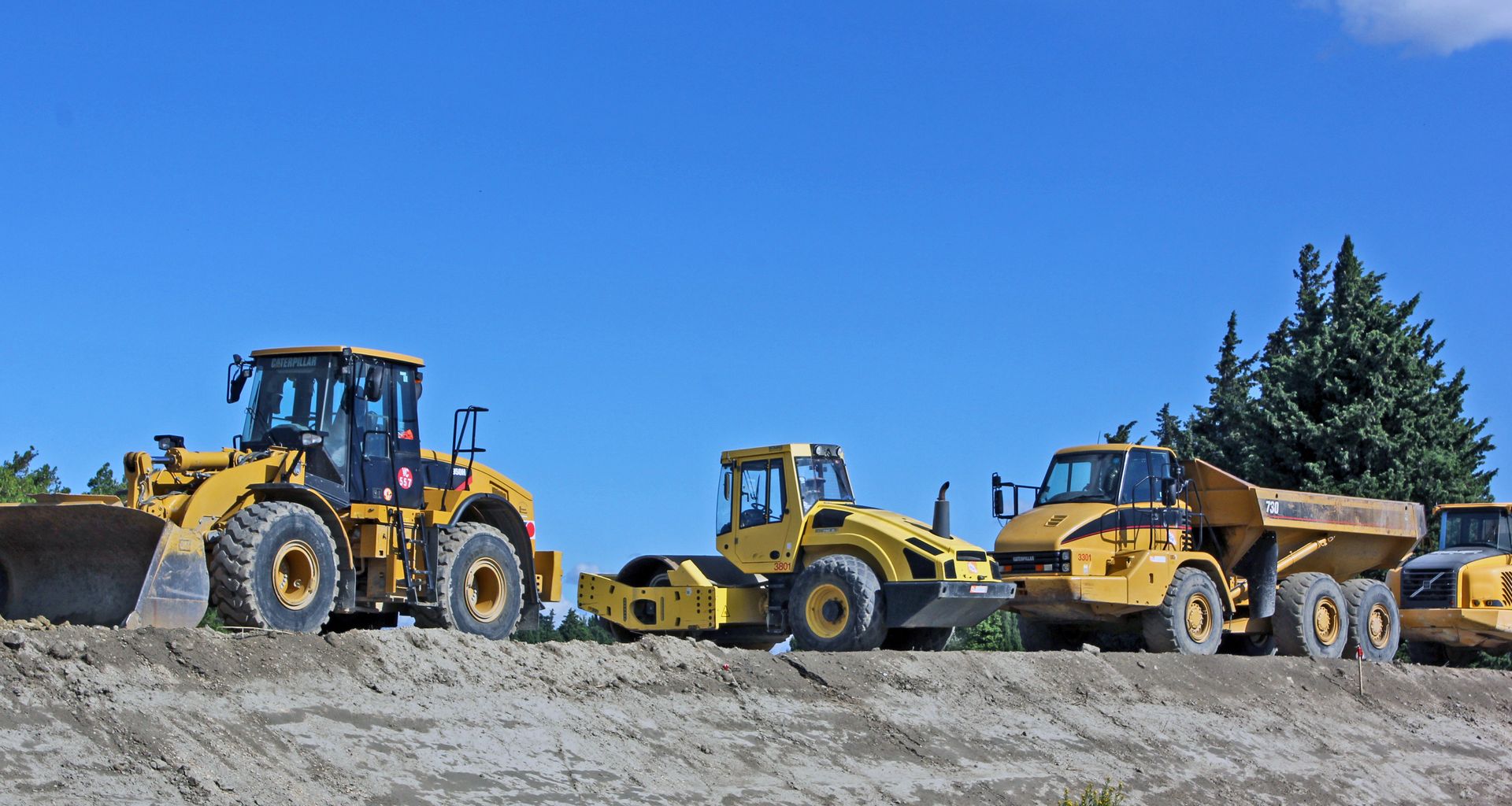 Différents engins de chantiers de travaux de VRD