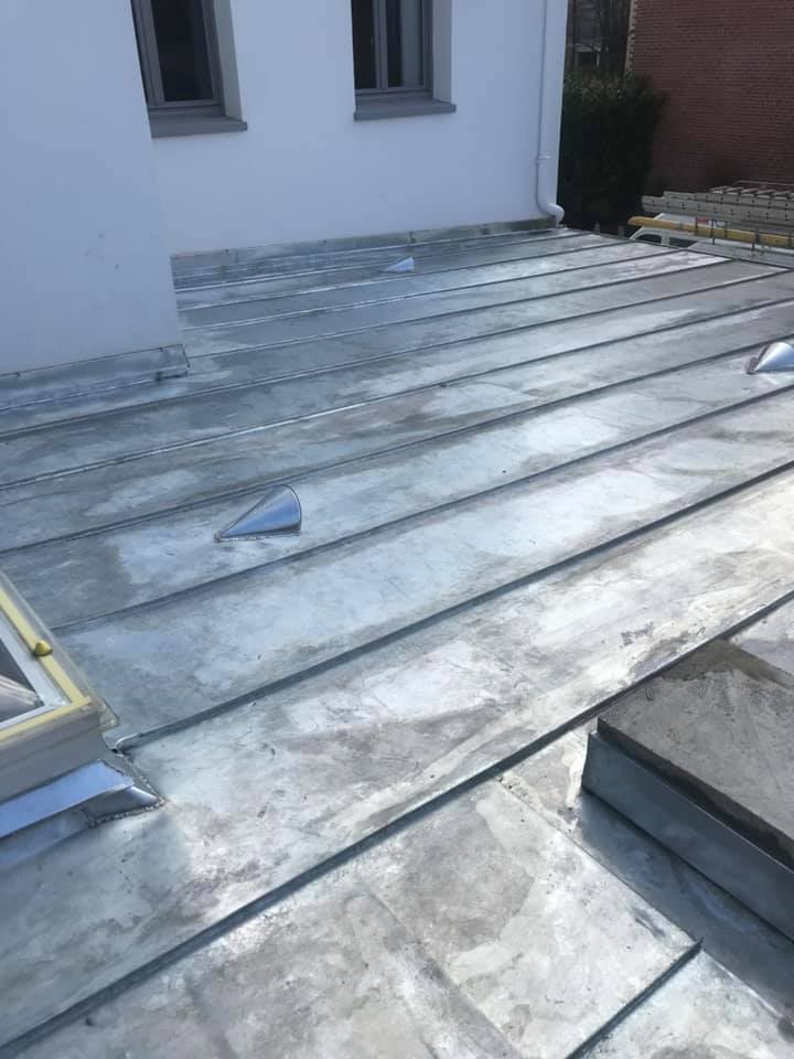 Toiture de maison en zinc