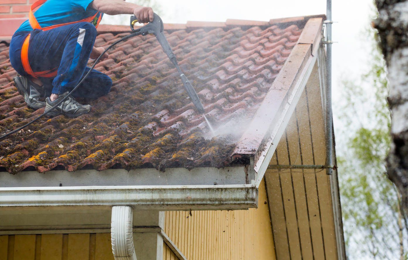 Démoussage de toit haute pression