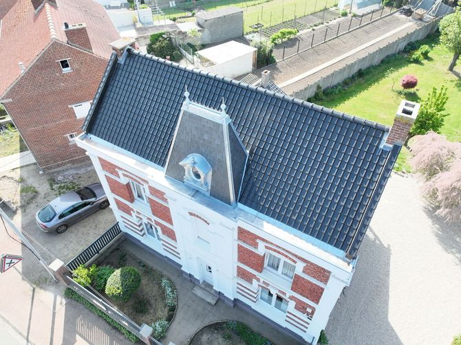 Toiture de tuiles mécaniques et un velux