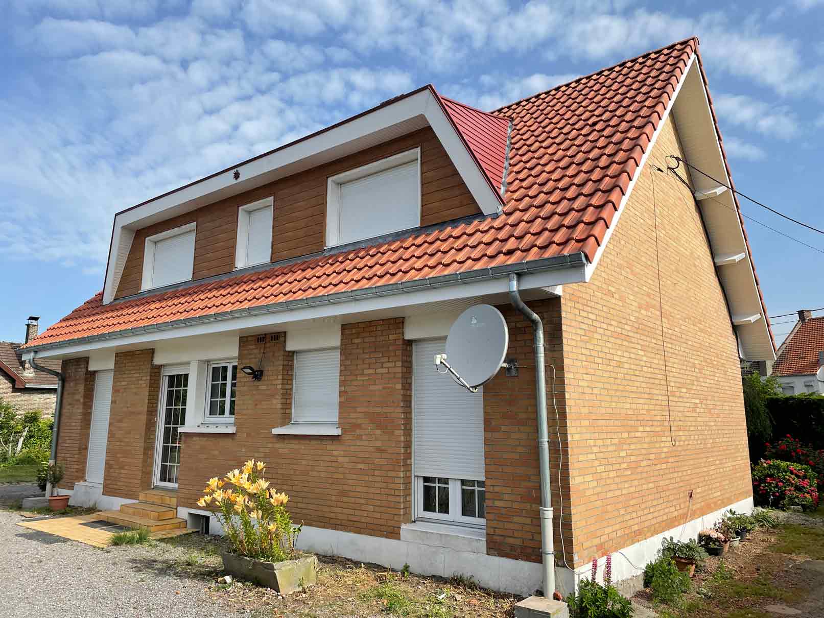 Toiture neuve en tuiles de brique posée