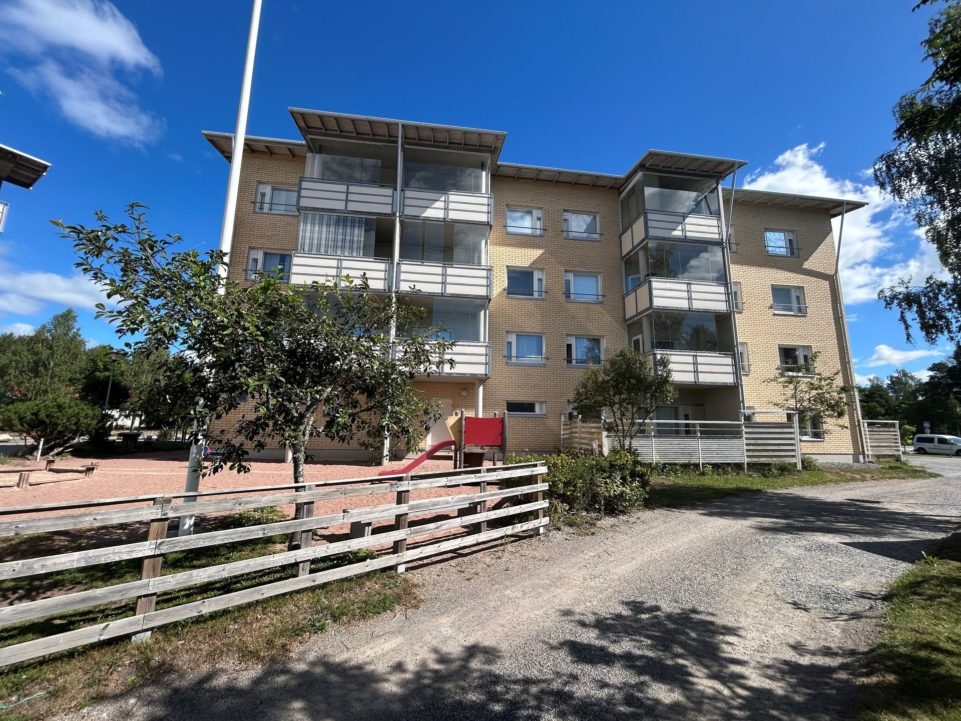 Ystävyydenkatu 17