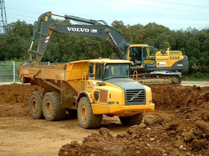 Volvo Dumper tombereau pour carriere tp et terrassement.