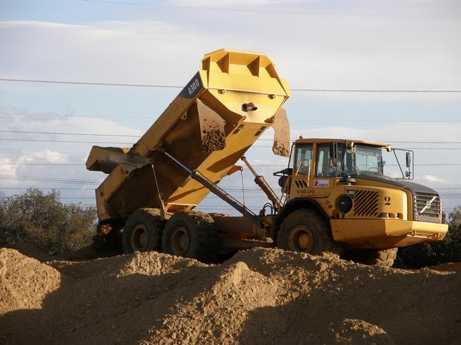 Volvo Dumper tombereau carriere tp et terrassement.