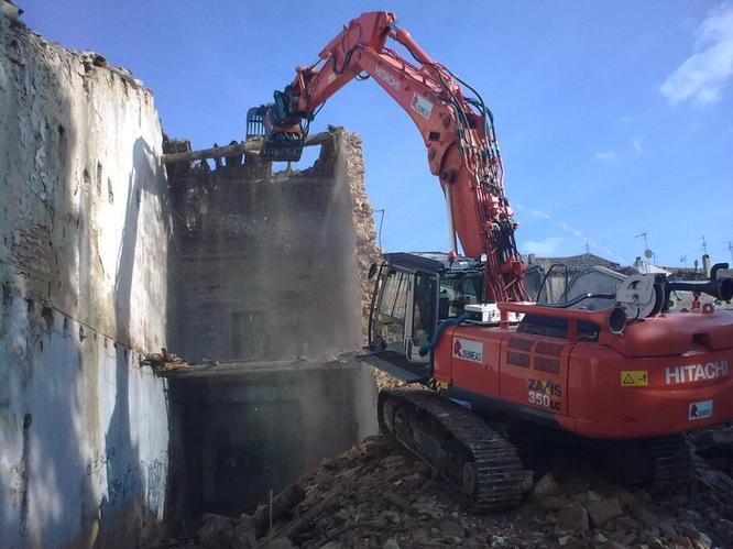 Pelle de TP Hitachi zaxis pour démolition et terrassement.