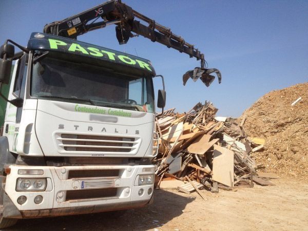 Un camión con la palabra pastor en el frente