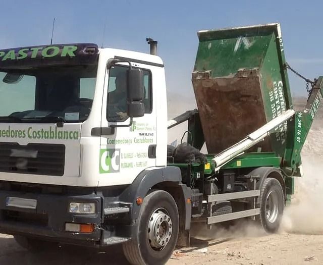 Un camión blanco con la palabra pastor en él