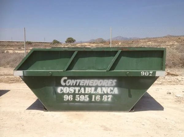 Un contenedor verde que dice Contenedores Costablanca.