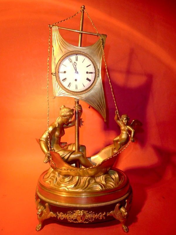 Antiquitäten am Schwanenwall Aufwändige Uhr