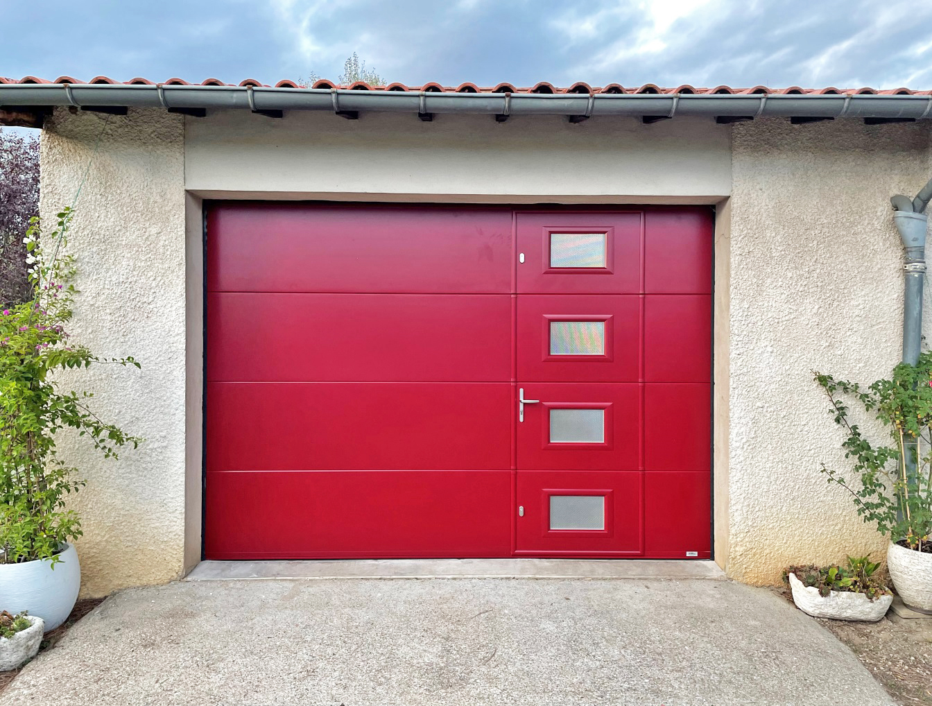 Porte de garage rouge